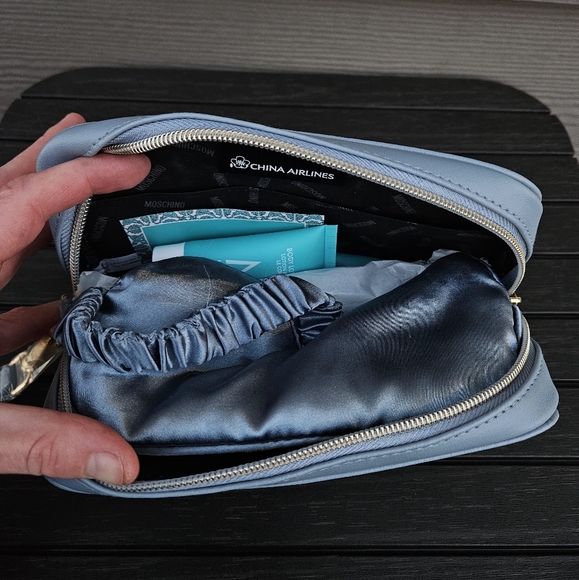 Moschino China Airlines Business Class Amenity Makeup Toiletry Bag French Blue - Picture 12 of 16